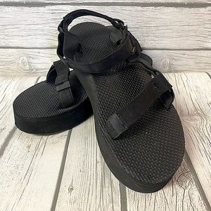 TEVA Black Size 9 Flatform Universal Platform Sandals Vegan
